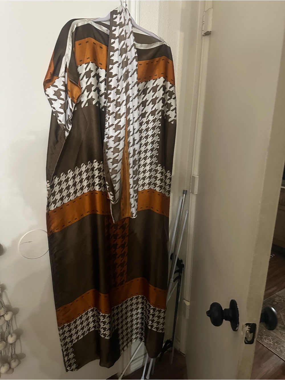 Silky Houndstooth Print Caftan Dress in Brown & Rust
